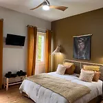 Le Domaine De Ferrat 게스트하우스 미람보
